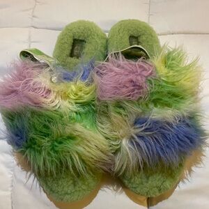 Youth Ugg, size 6, multicolor